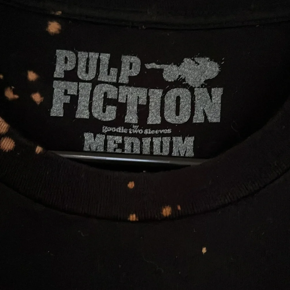 Pulp Fiction short sleeve tshirt in men’s medium. GUC - Picture 2 of 3
